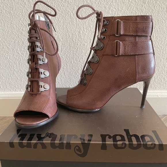 BNB Luxury Rebel Open Toe Bootie - Picture 2 of 6